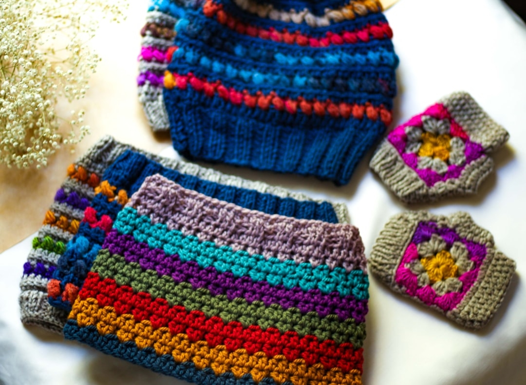 Что лучше для новичков: вязание спицами или крючком?